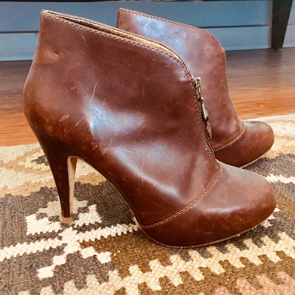 cynthia vincent brown leather booties size 5.5